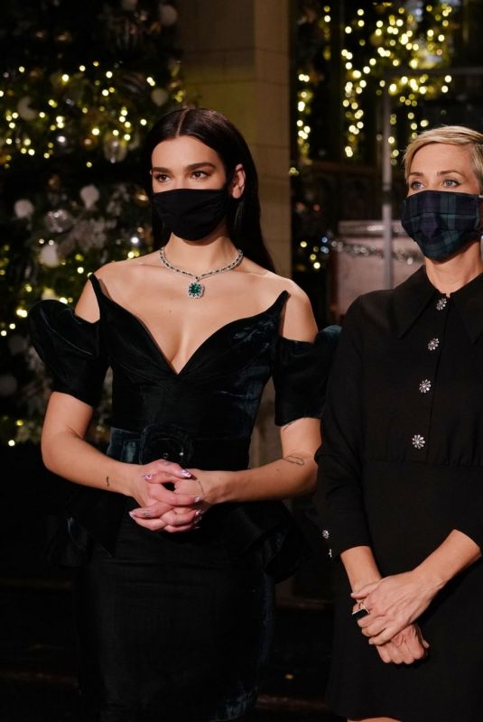 KRISTEN WIIG, KATE MCKINNON and DUA LIPA - Saturday Night Live 12/17/2020