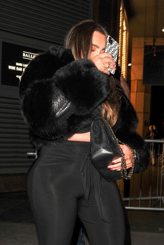 LAUREN GOODGER Out and About in London 12/04/2020