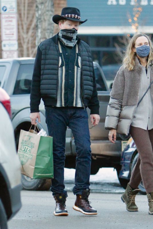 LIZA POWEL Out Shopping in Aspen 12/26/2020