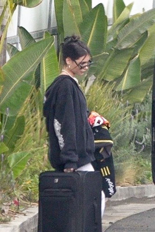 MADISON REED Getting Ready for a Road Trip on Christmas Eve in Hollywood 12/24/2020
