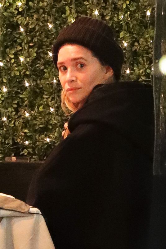 MARY-KATE and ASHLEY OLSEN Out for Dinner in New York 12/02/2020
