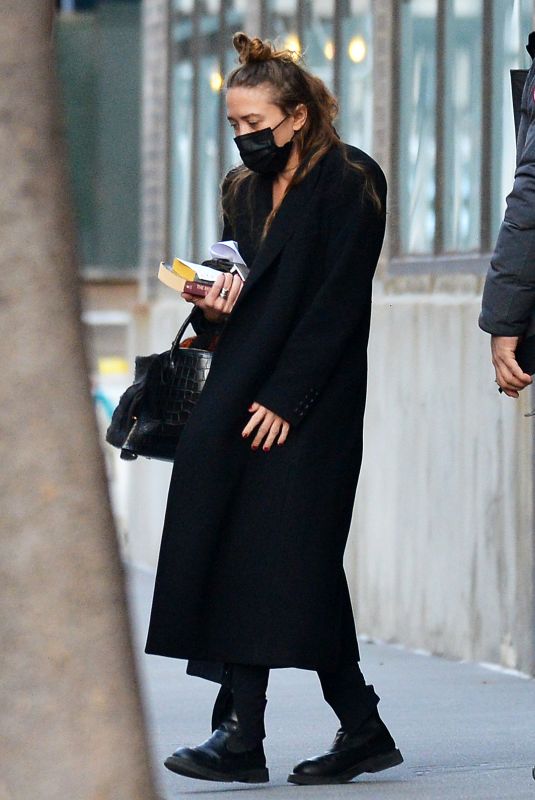 MARY KATE OLSEN Leaves Her Office in New York 12/15/2020
