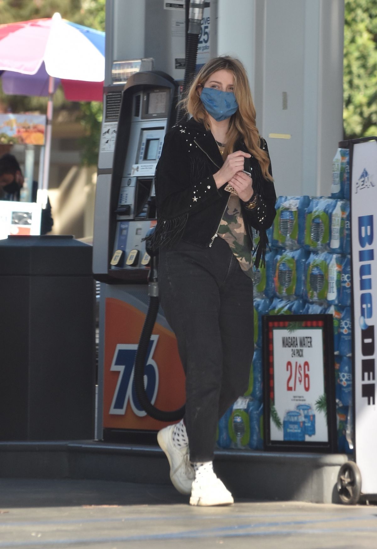 mischa-barton-at-a-gas-station-in-los-angeles-12-10-2020-0.jpg