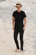 NATALIE PORTMAN Out at Nielsen Park in Sydney 12/19/2020