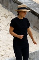 NATALIE PORTMAN Out at Nielsen Park in Sydney 12/19/2020