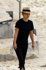 NATALIE PORTMAN Out at Nielsen Park in Sydney 12/19/2020