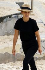 NATALIE PORTMAN Out at Nielsen Park in Sydney 12/19/2020