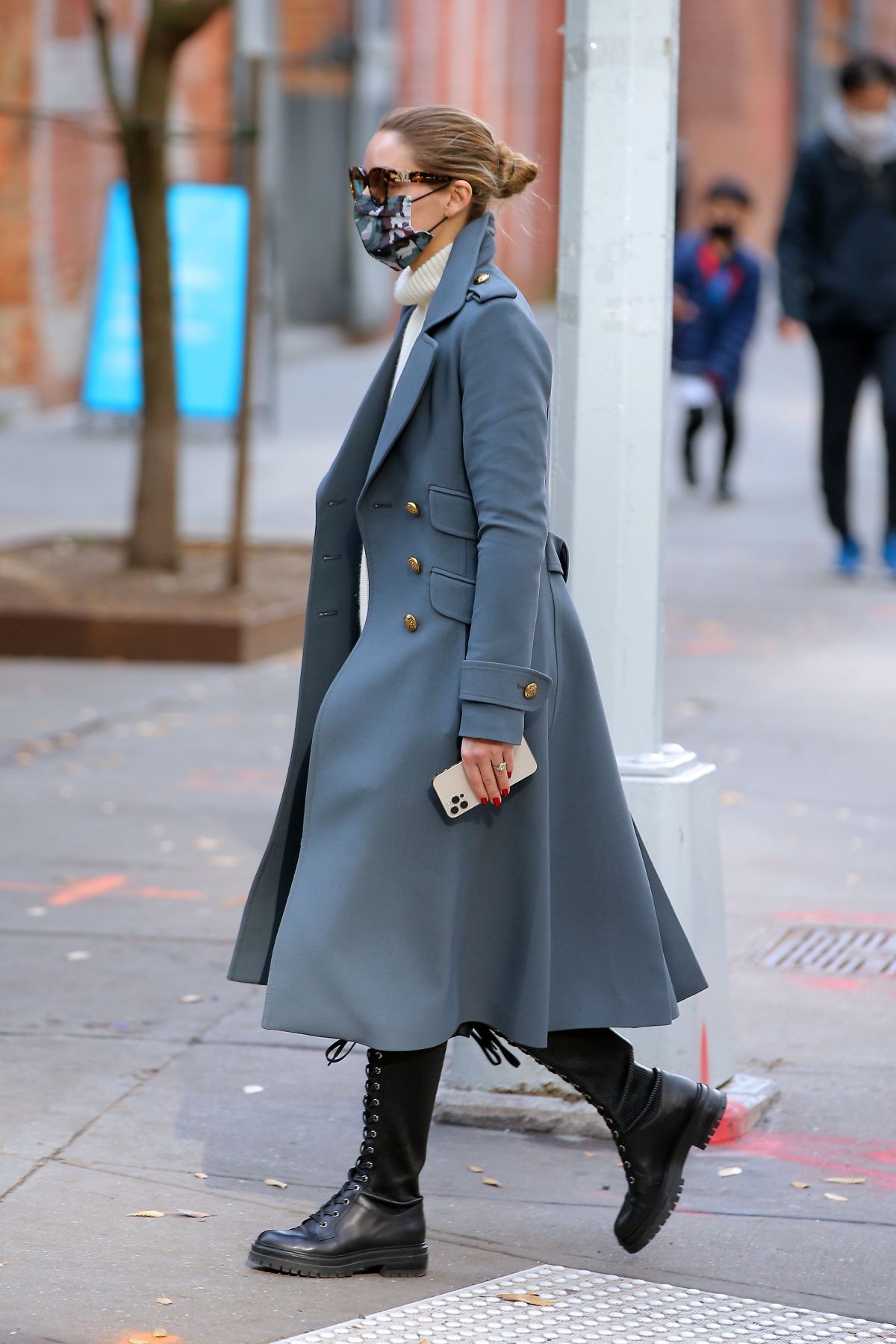 olivia-palermo-wearing-a-mask-out-in-new-york-12-13-2020-0.jpg