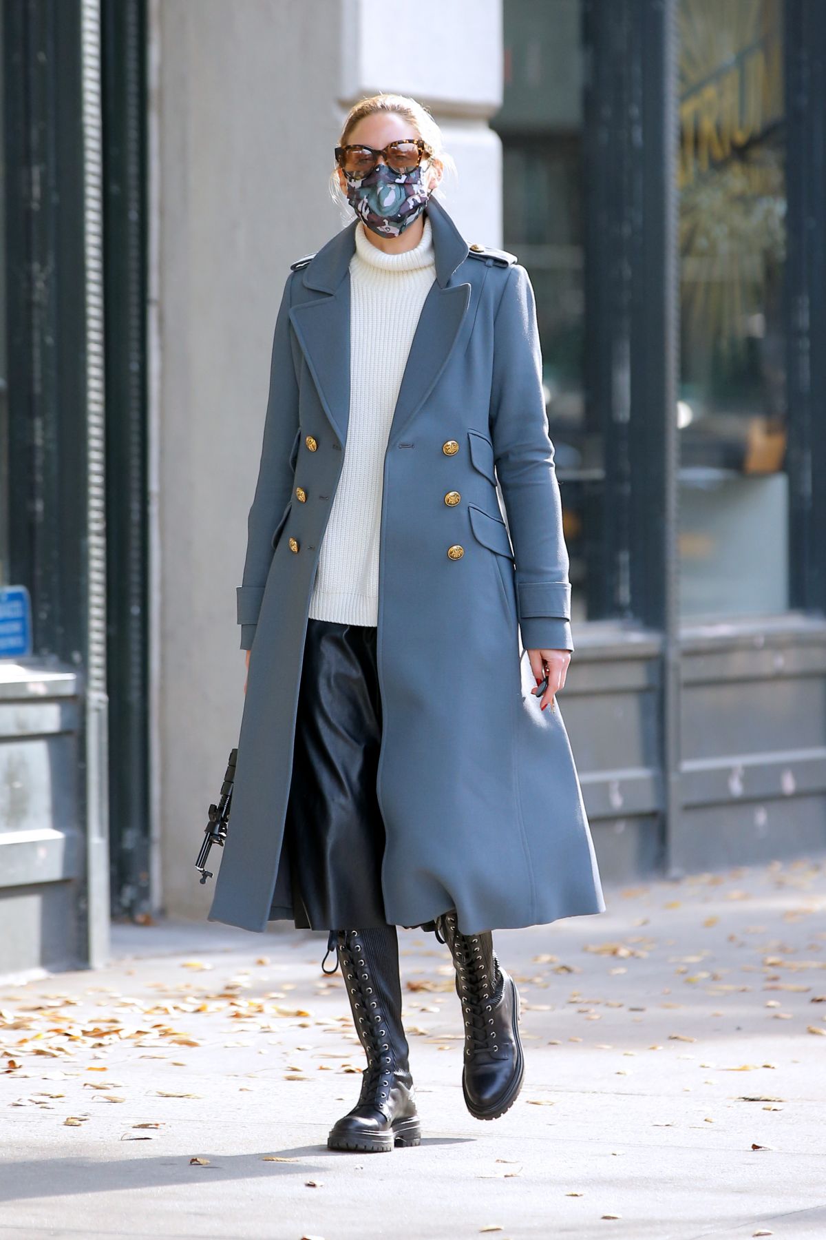olivia-palermo-wearing-a-mask-out-in-new-york-12-13-2020-3.jpg