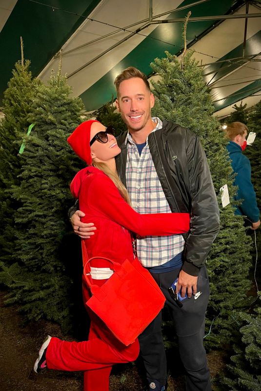 PARIS HILTON Shopping a Christmas Tree in Sherman Oaks 12/04/2020