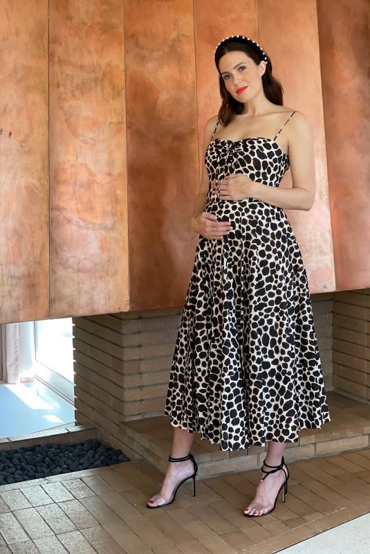 Pregnant MANDY MOORE - Instagram Photos 12/23/2020