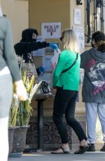 REESE WITHERSPOON Out and About in Los Angeles 12/03/2020