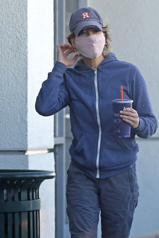 RENEE ZELLWEGER Wearing a Face Mask Out in Los Angeles 12/18/2020