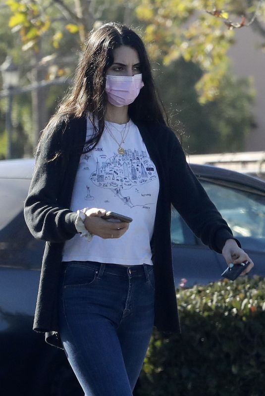 SARA SMPAIO Arrives at a Surf Shop in Malibu 12/18/2020
