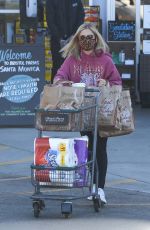 SARAH MICHELLE GELLAR Out in Santa Monica 12/16/2020