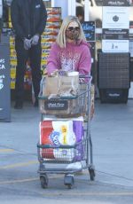 SARAH MICHELLE GELLAR Out in Santa Monica 12/16/2020