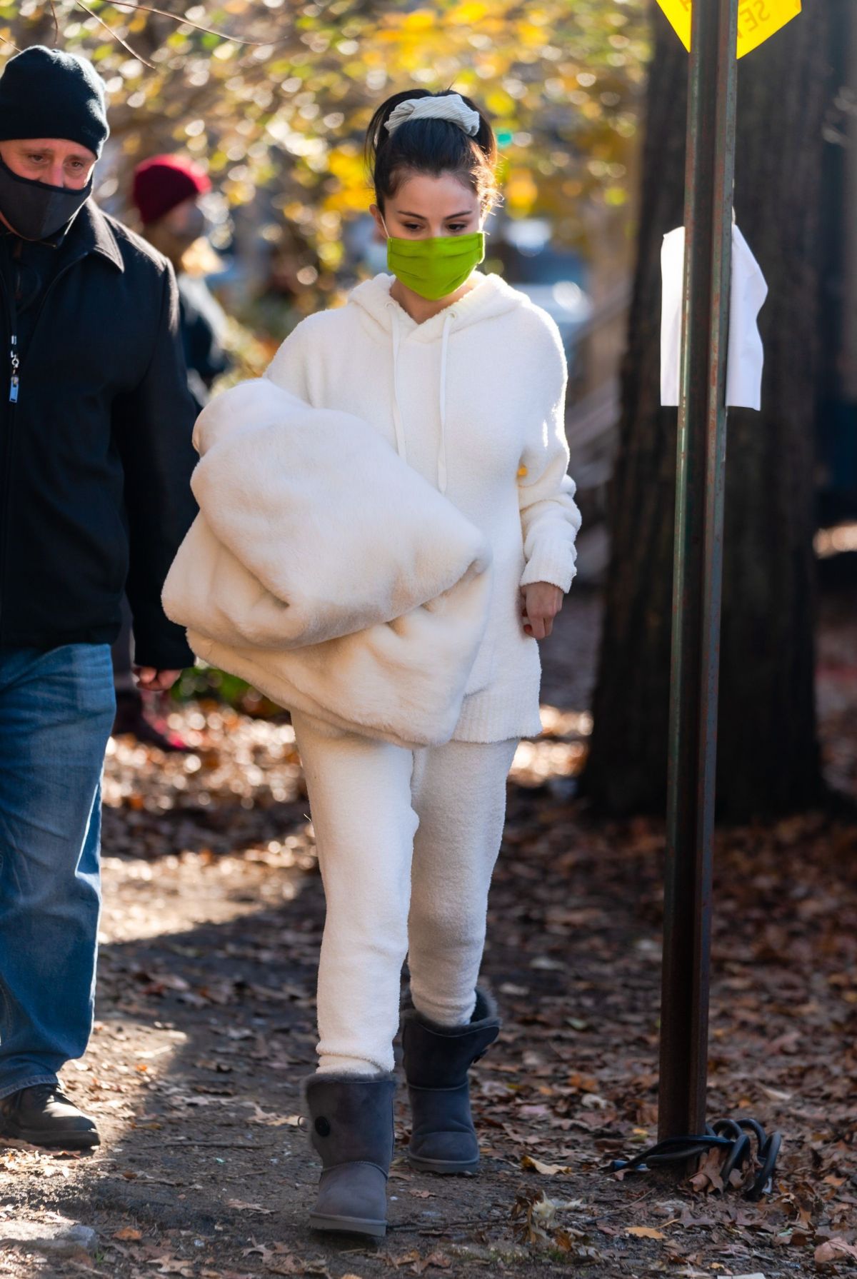 selena-gomez-arrives-to-set-of-only-murders-in-the-building-in-new-york-12-07-2020-7.jpg