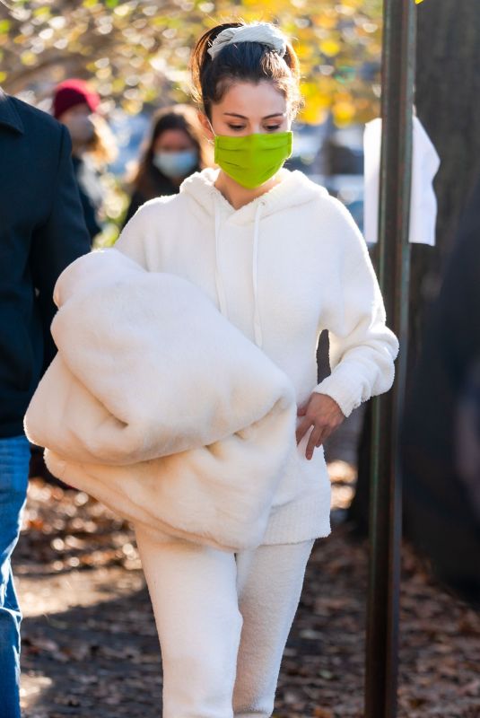 SELENA GOMEZ Arrives to Set of Only Murders in the Building in New York 12/07/2020