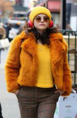 SELENA GOMEZ on the Set of Murders in the Building in New York 12/07/2020