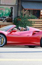 VANESSA HUDGENS and GG MAGREE Pick up Lunch to-go in los Feliz 12/01/2020