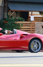 VANESSA HUDGENS and GG MAGREE Pick up Lunch to-go in los Feliz 12/01/2020