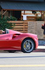 VANESSA HUDGENS and GG MAGREE Pick up Lunch to-go in los Feliz 12/01/2020