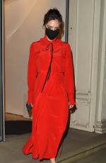 VICTORIA BECKHAM Leaves Her Shop on Dover Street in London 12/07/2020