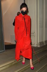 VICTORIA BECKHAM Leaves Her Shop on Dover Street in London 12/07/2020