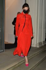 VICTORIA BECKHAM Leaves Her Shop on Dover Street in London 12/07/2020