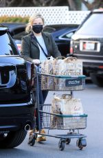 AMY POEHLER Shopping at Bristol Farms in Los Angeles 01/26/2021
