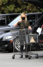 AMY POEHLER Shopping at Bristol Farms in West Hollywood 01/10/2021