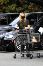 AMY POEHLER Shopping at Bristol Farms in West Hollywood 01/10/2021