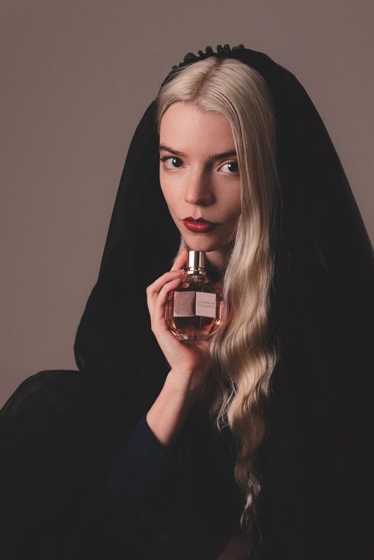 ANYA TAYLOR-JOY for Viktor&rolf Flowerbomb 2020 Holidays