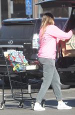 APRIL LOVE GEARY Shopping at Pavilions in Malibu 01/24/2021