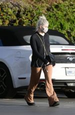 ARIEL WINTER Out Shopping for Groceries in Los Angeles 01/22/2021