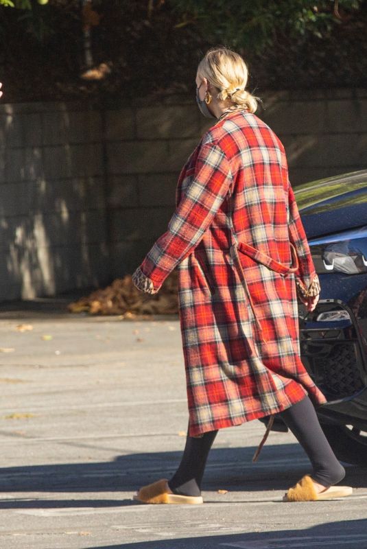 ASHLEE SIMPSON Out and About in Encino 01/21/2021