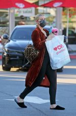 ASHLEE SIMPSON Shopping at CVS in Los Angeles 01/14/2021