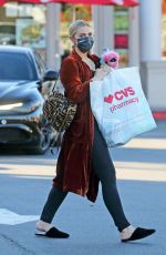 ASHLEE SIMPSON Shopping at CVS in Los Angeles 01/14/2021
