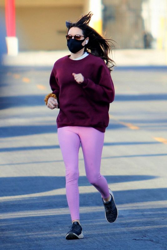 AUBREY PLAZA Out Jogging in Los Angeles 01/07/2021
