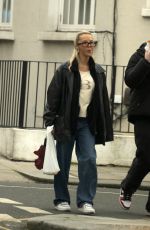 BETSY-BLUE EGLISH Out in Notting Hill 01/18/2021