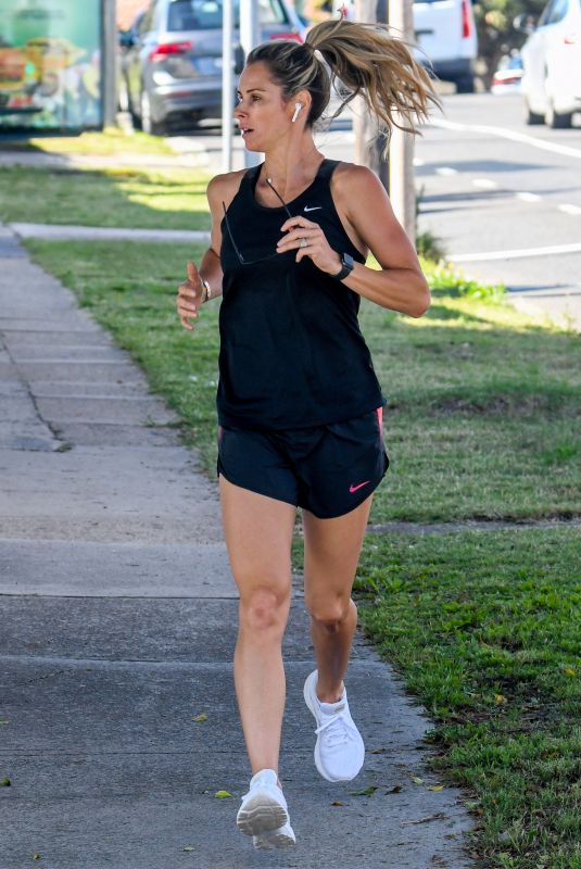 CANDICE WARNER Out Jogging in Maroubra 01/11/2021