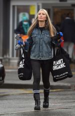 CAPRICE BOURRET Shopping at Sainsbury
