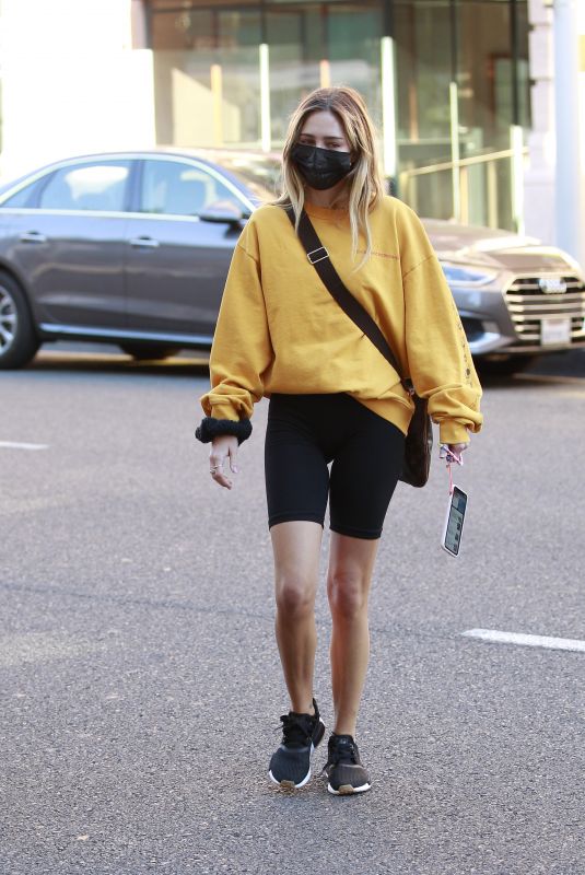 DELILAH HAMLIN Out Shopping in Los Angeles 01/21/2021