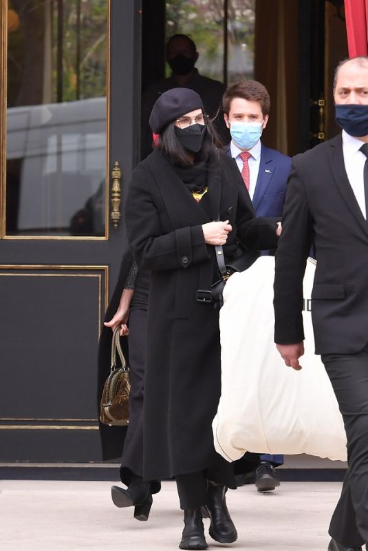 DEMI MOORE and TALLULAH WILLIS Out in Paris 01/26/2021