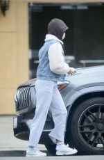 EIZA GONZALEZ Leaves a Clinic in Los Angeles 01/23/2021