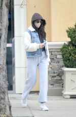 EIZA GONZALEZ Leaves a Clinic in Los Angeles 01/23/2021