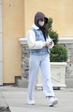EIZA GONZALEZ Leaves a Clinic in Los Angeles 01/23/2021