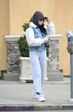 EIZA GONZALEZ Leaves a Clinic in Los Angeles 01/23/2021
