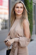 ELLA ROSE Shopping on Melrose Place in West Hollywood 01/21/2021