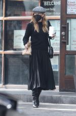 ELLEN POMPEO Out Picking up Lunch in Los Angeles 01/22/2021